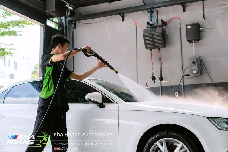 rua-xe-truyen-thong-va-rua-xe-detailing-kha-hoang-auto-service-5