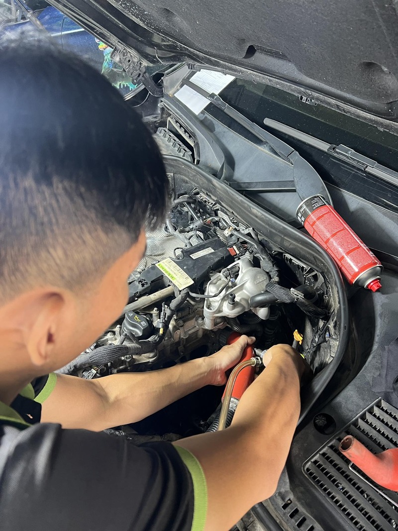 ve-sinh-hong-nap-bmw-kha-hoang-auto-3