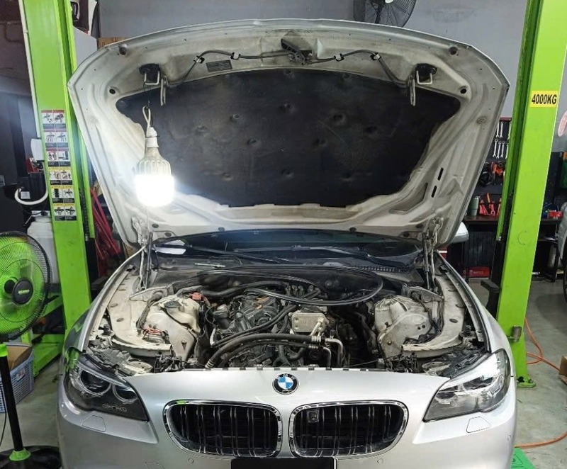 ve-sinh-khoang-may-cho-xe-sang-tai-kha-hoang-auto-service-1